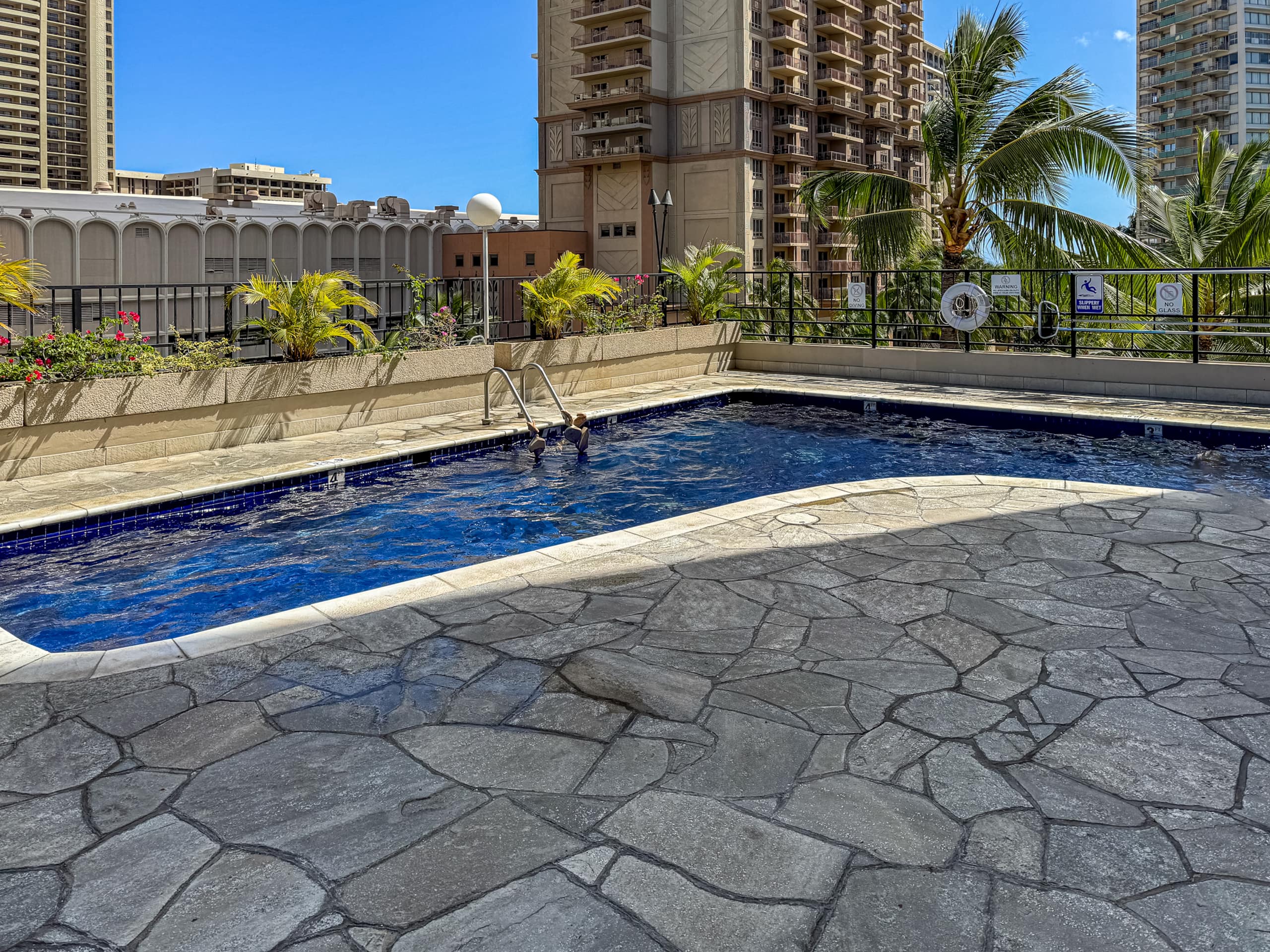 Renovated Studio, Steps to Waikiki Beach, Parking - Image 10
