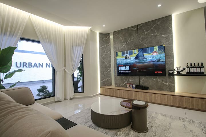 Urban Nook Plus+ | 30+ Pax Pool Villa With Ktv - Johor Bahru