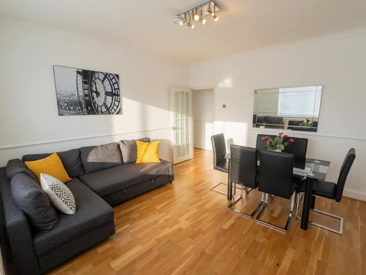 Spacious 5-bed Flat Sleeps 7 — Tube To Centre - Londres