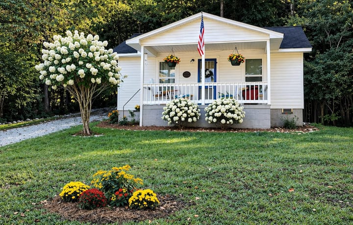 Firefly Cottage - Hendersonville, NC