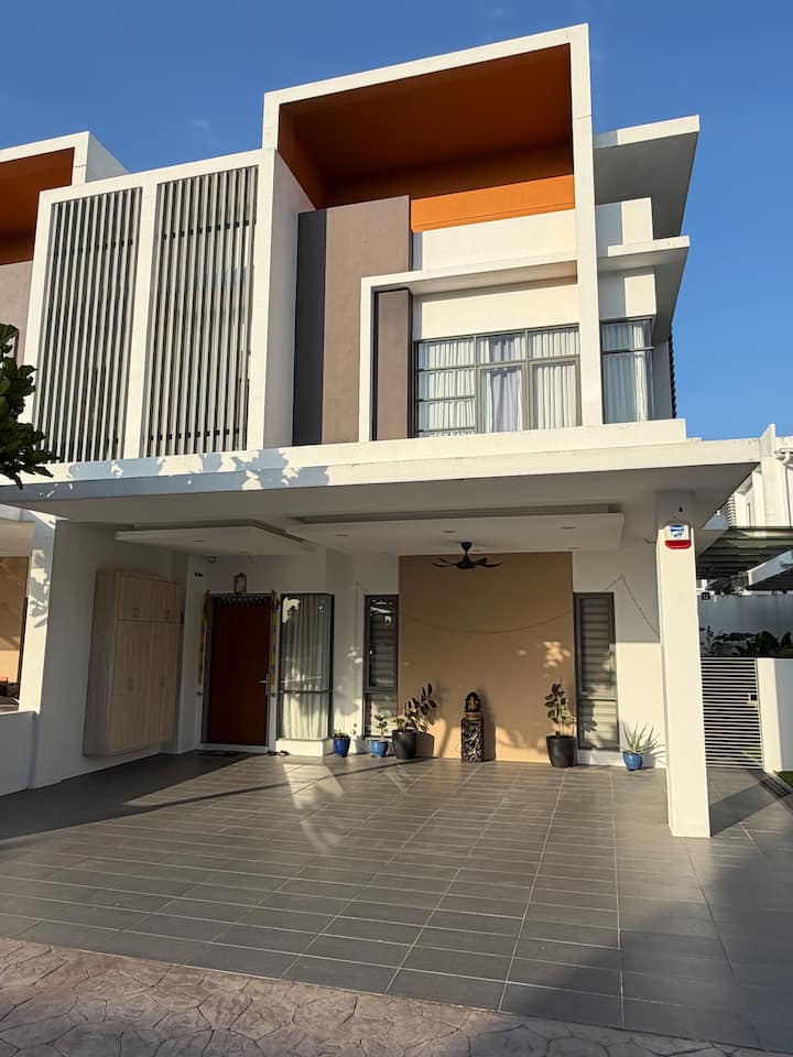 Luxury Stay With Private Garden
@ Kajang - Semenyih