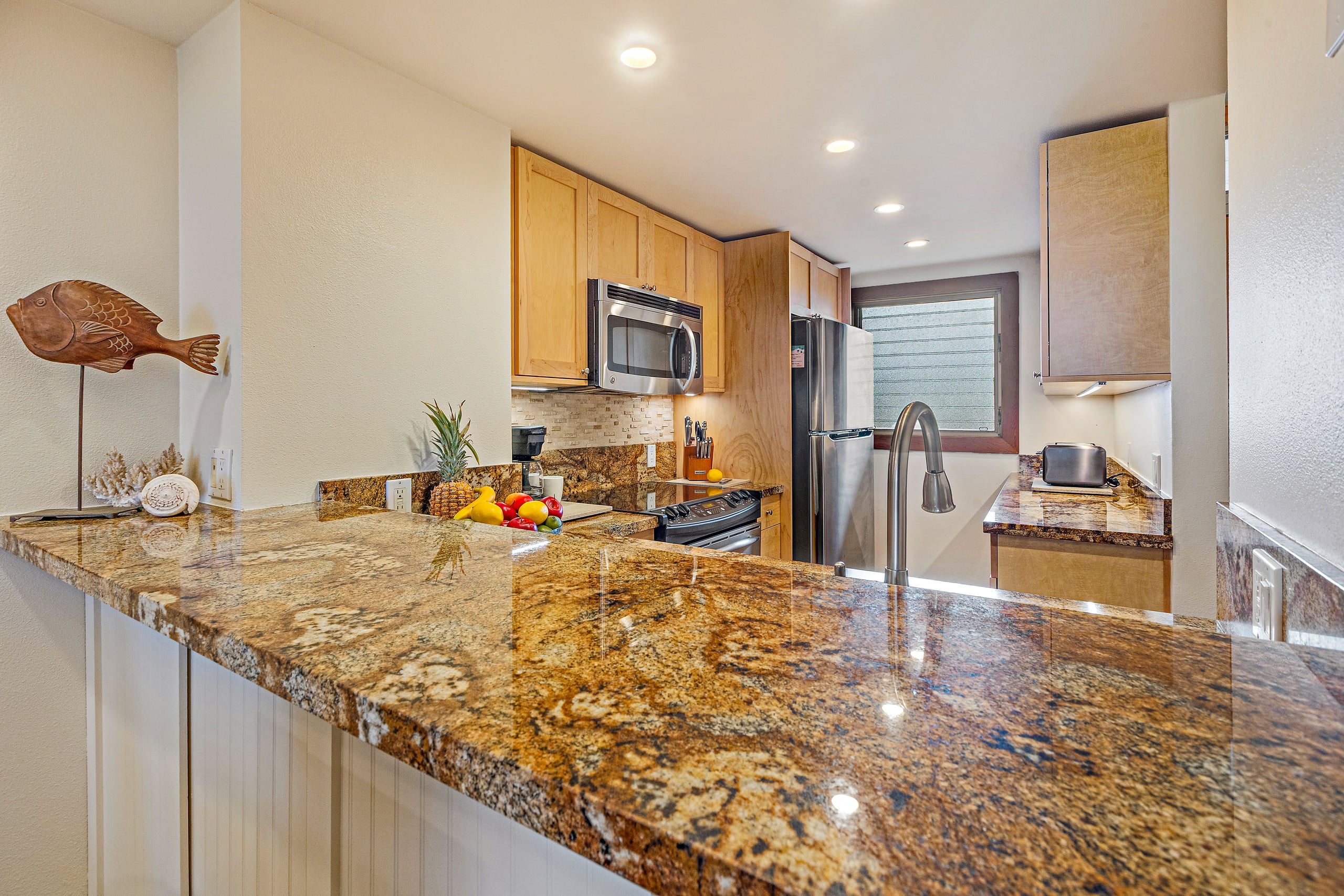 OCEANFRONT Luxury Condo *180° SWEEPING Ocean Views - Image 12