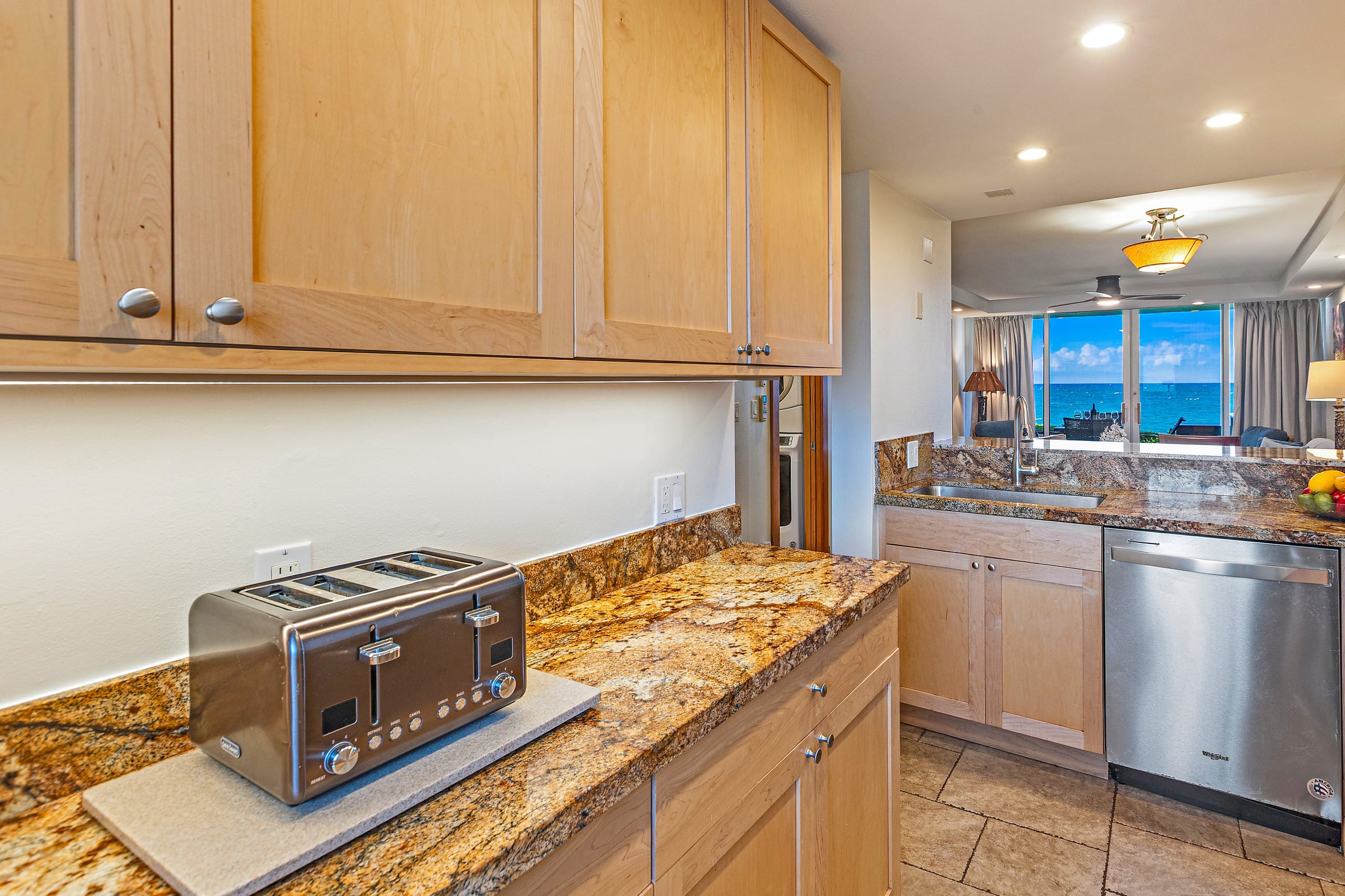 OCEANFRONT Luxury Condo *180° SWEEPING Ocean Views - Image 10