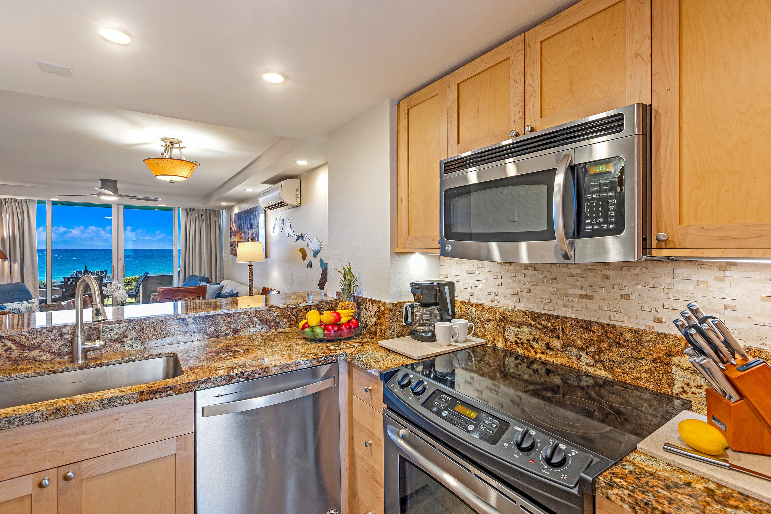 OCEANFRONT Luxury Condo *180° SWEEPING Ocean Views - Image 6