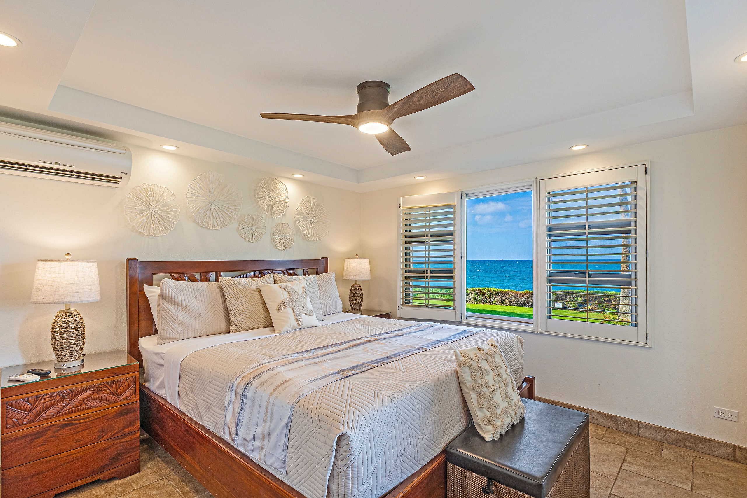 OCEANFRONT Luxury Condo *180° SWEEPING Ocean Views - Image 16