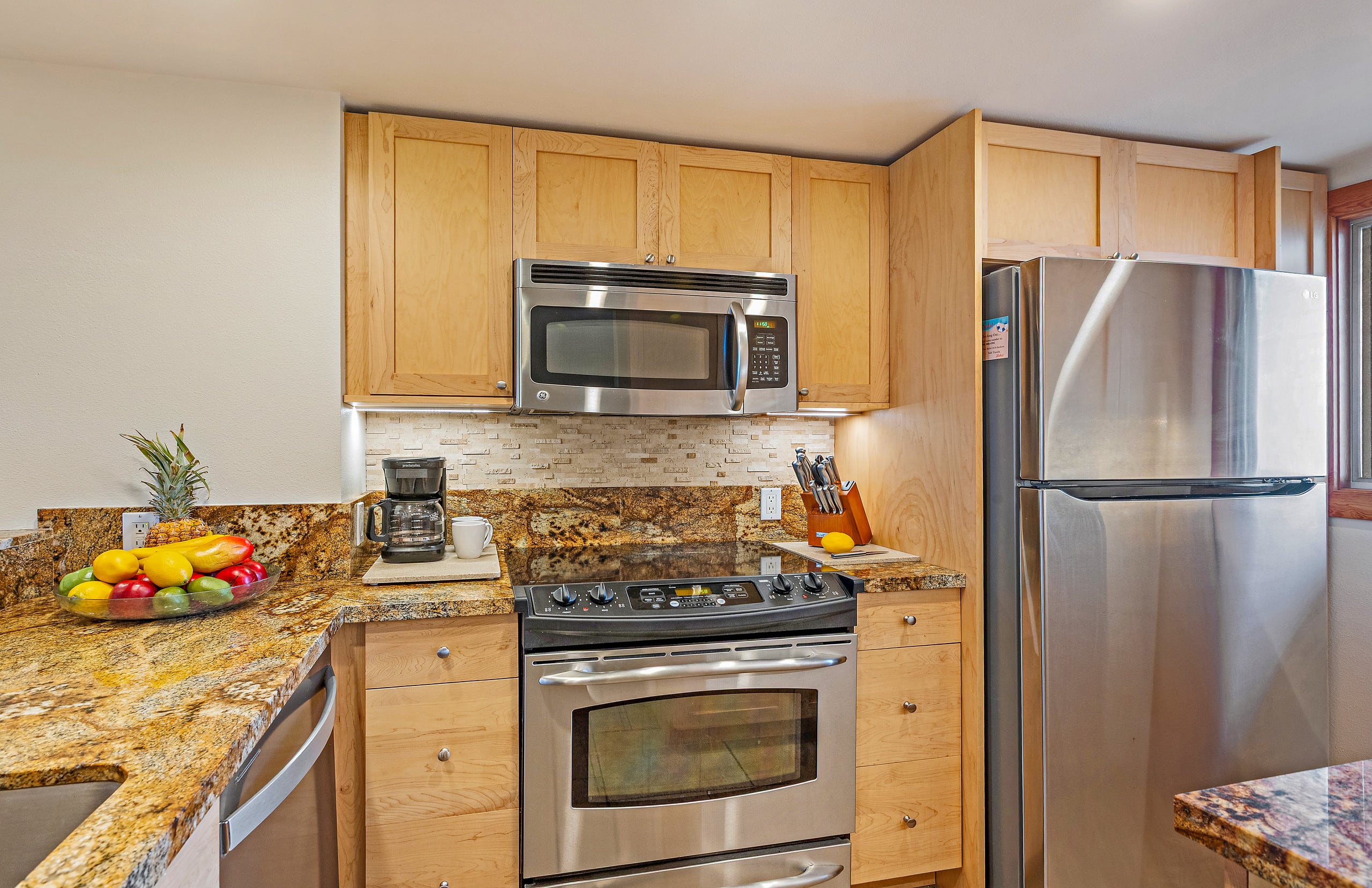 OCEANFRONT Luxury Condo *180° SWEEPING Ocean Views - Image 11