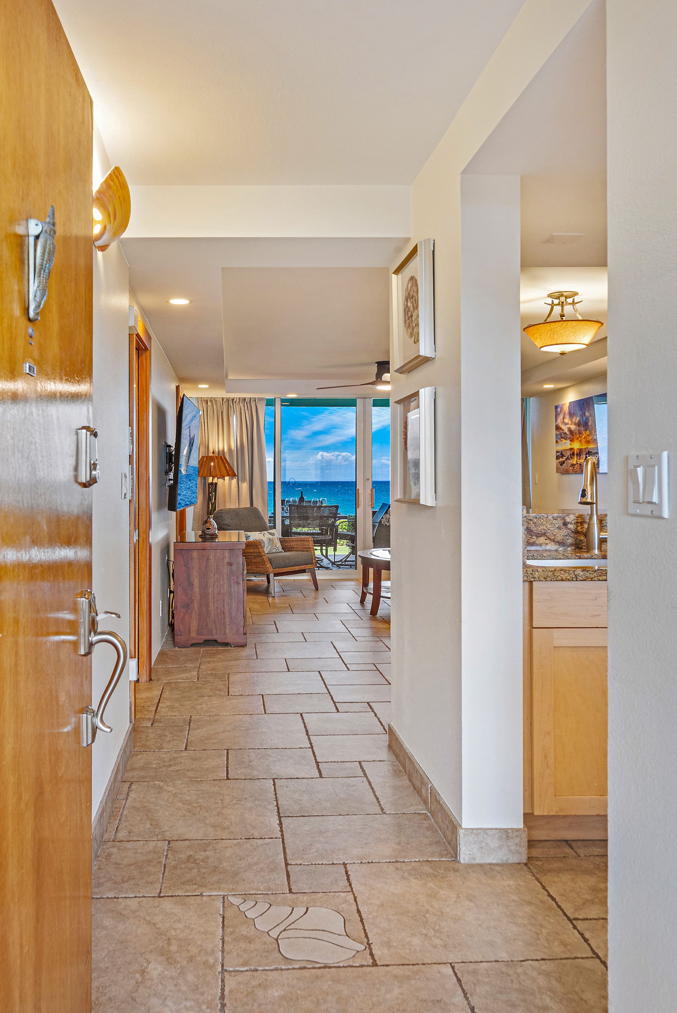 OCEANFRONT Luxury Condo *180° SWEEPING Ocean Views - Image 7