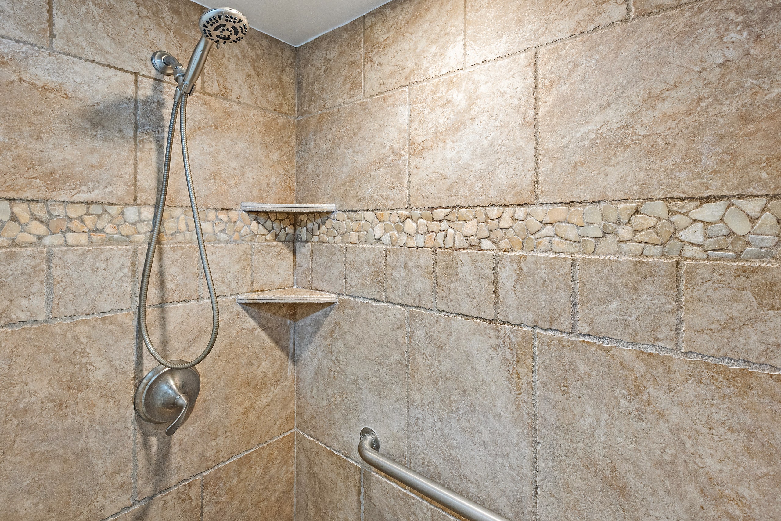 OCEANFRONT Luxury Condo *180° SWEEPING Ocean Views - Image 27