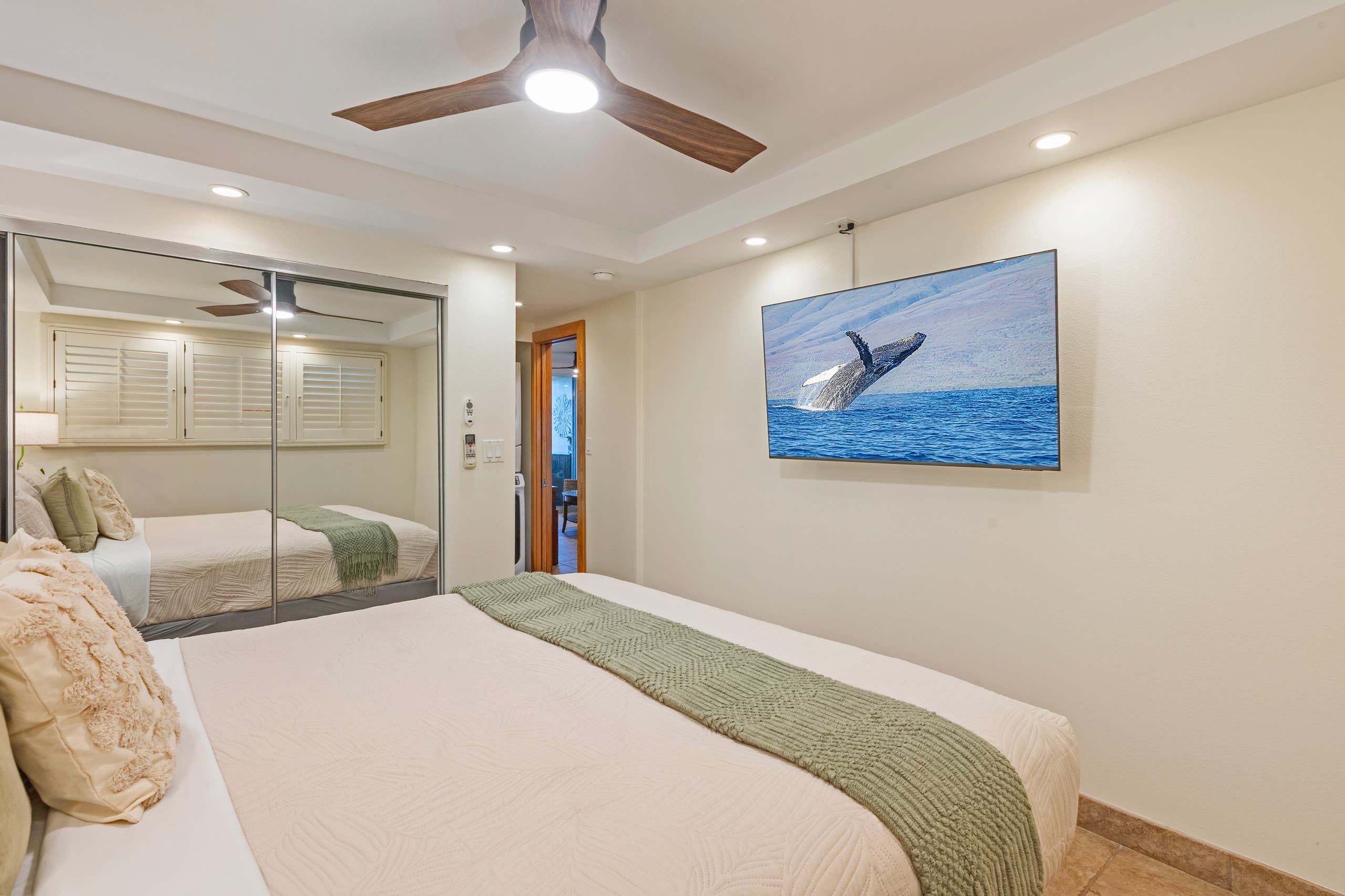 OCEANFRONT Luxury Condo *180° SWEEPING Ocean Views - Image 21