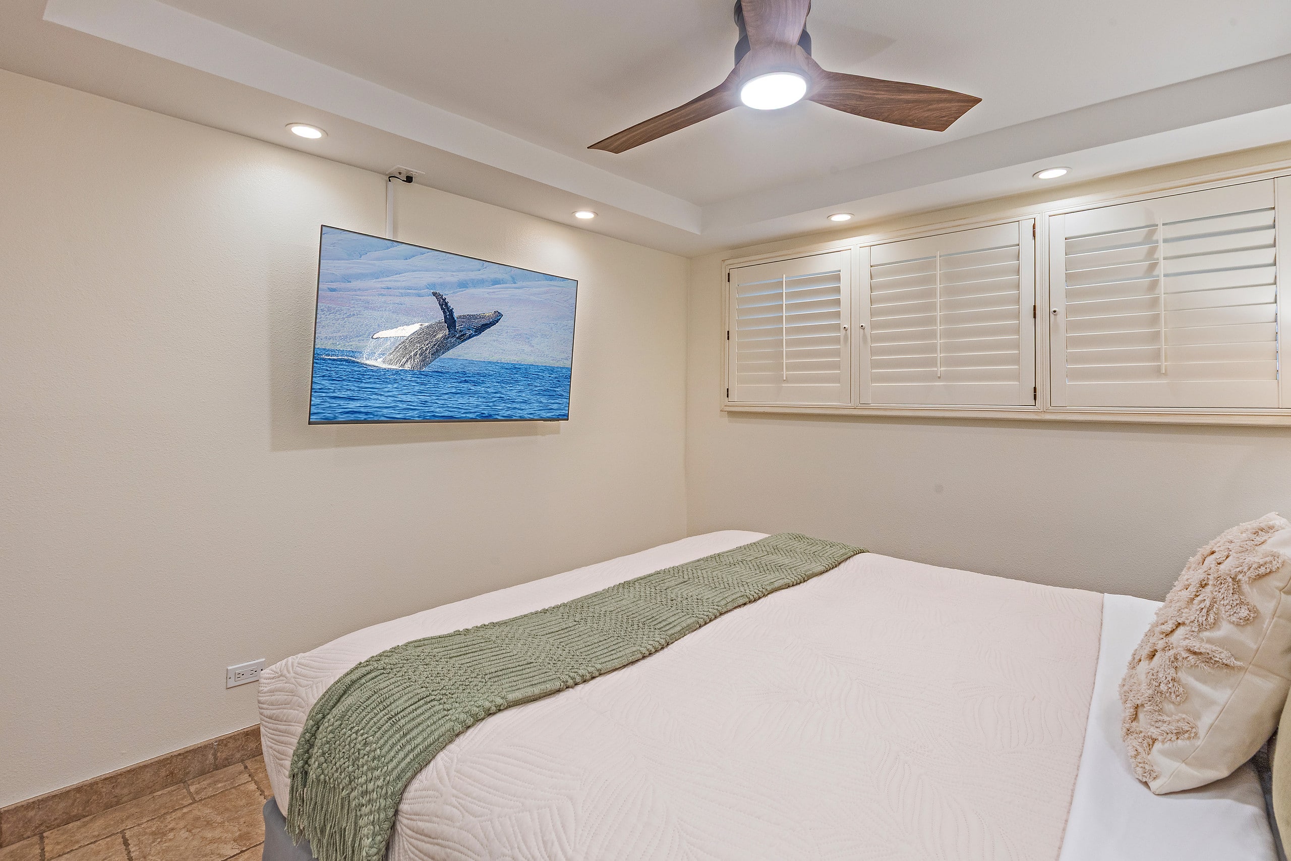 OCEANFRONT Luxury Condo *180° SWEEPING Ocean Views - Image 22