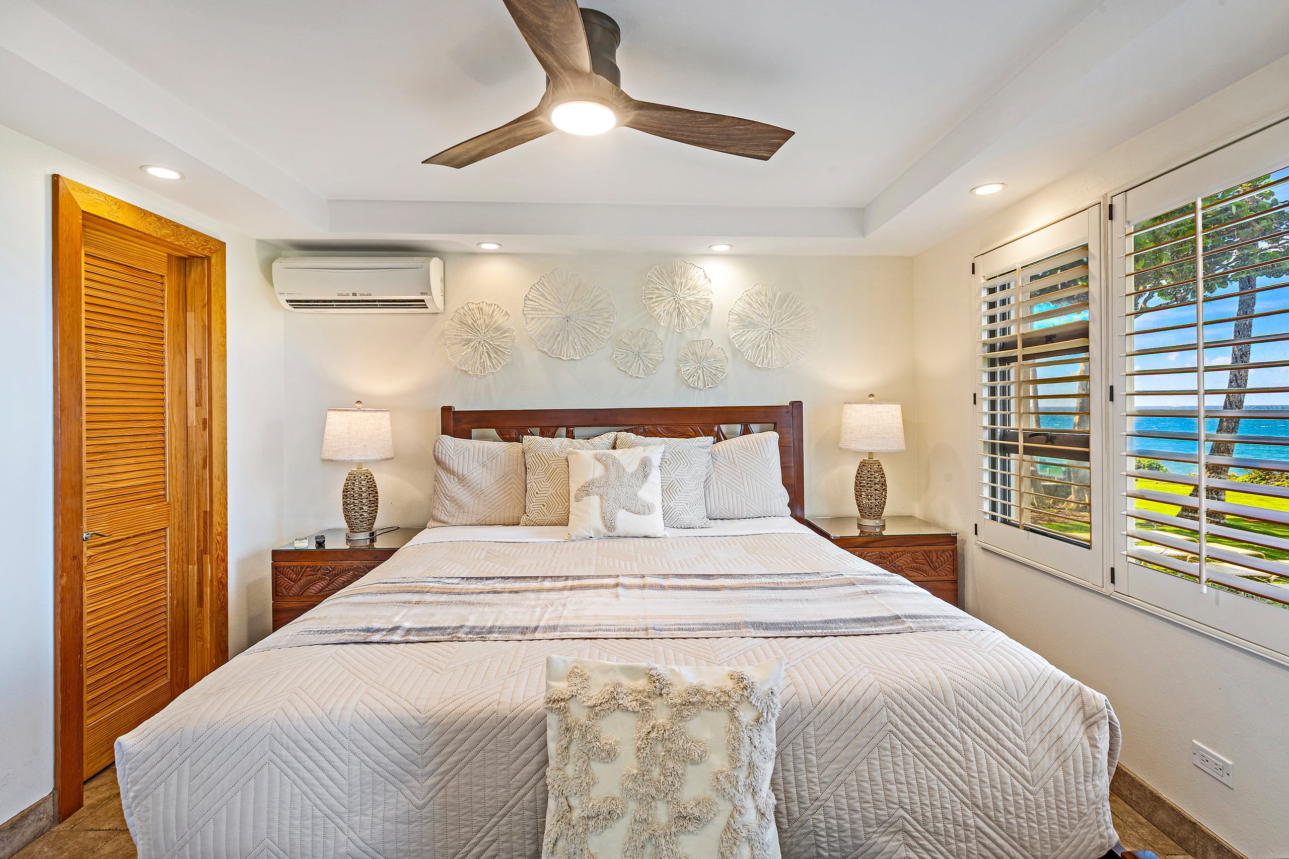 OCEANFRONT Luxury Condo *180° SWEEPING Ocean Views - Image 19
