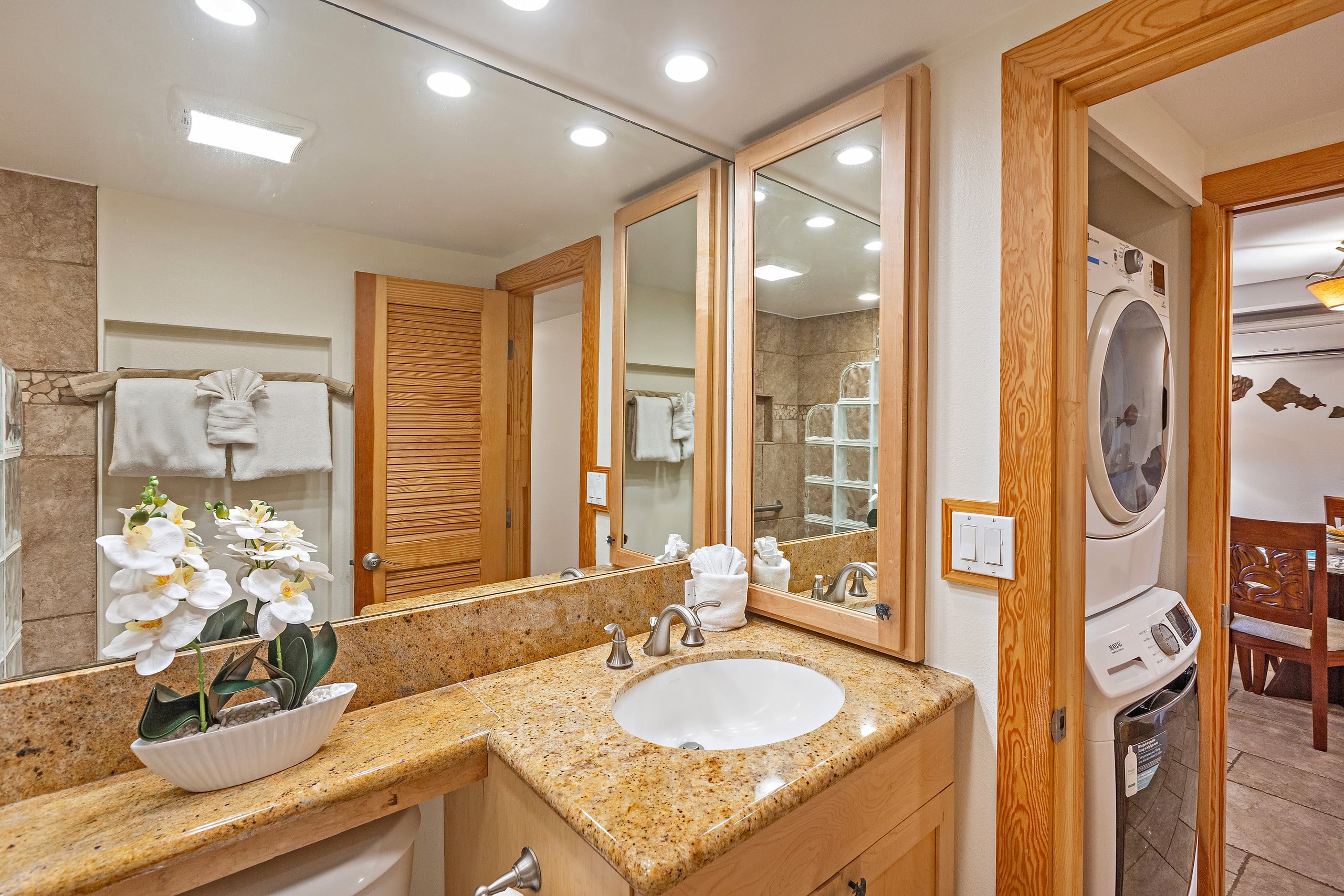 OCEANFRONT Luxury Condo *180° SWEEPING Ocean Views - Image 26