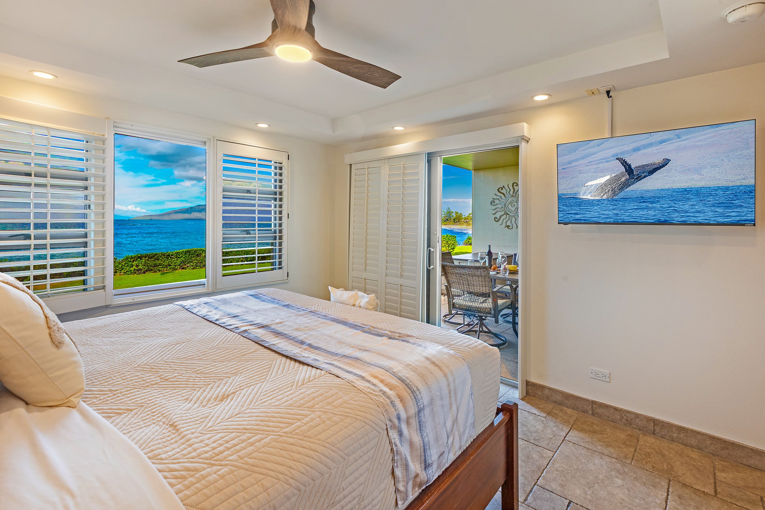 OCEANFRONT Luxury Condo *180° SWEEPING Ocean Views - Image 17