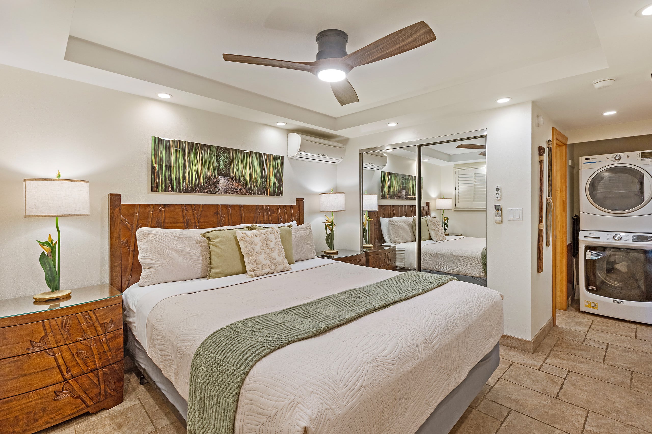 OCEANFRONT Luxury Condo *180° SWEEPING Ocean Views - Image 20
