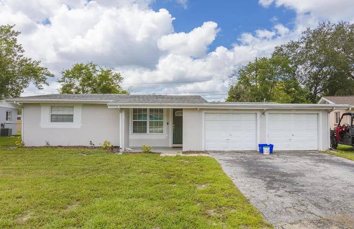 New: Relaxing Ormond Retreat: 12 Min To Beach! - オーモンドビーチ, FL