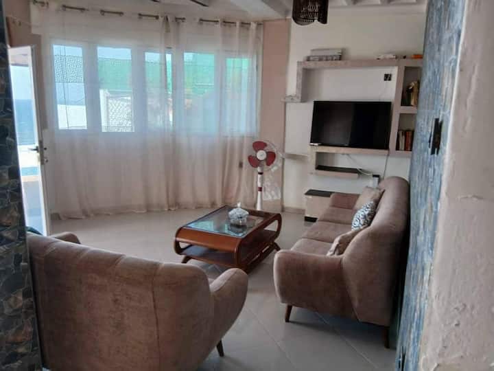 Villa R+2 Avec Piscine Privée Et Accès A La Mer - Cezayir