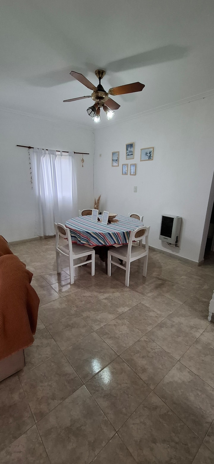 Casa De 2 Habitaciones, Patio Y Cochera - Esperanza