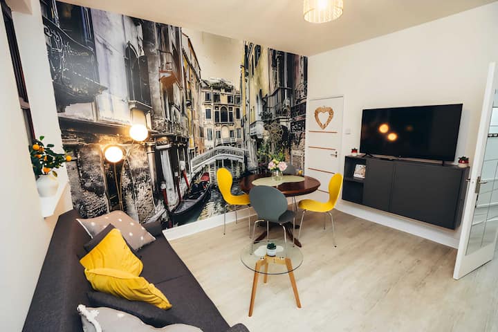 Set Up For Longer Stays | Sleeps 6-8 | Spacious - Derby