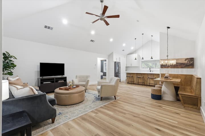 Two Primary Suites, Pets Allowed, Fully-renovated - Lewisville, TX