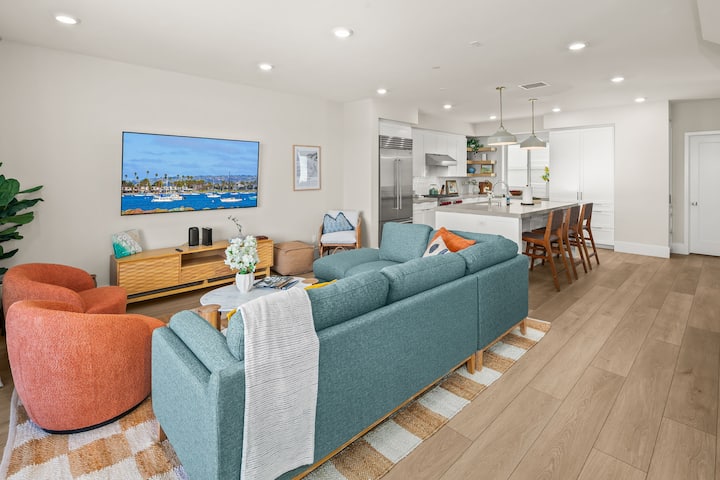 4 Minute Walk To Beach 4 Bedroom Home - Carlsbad, CA