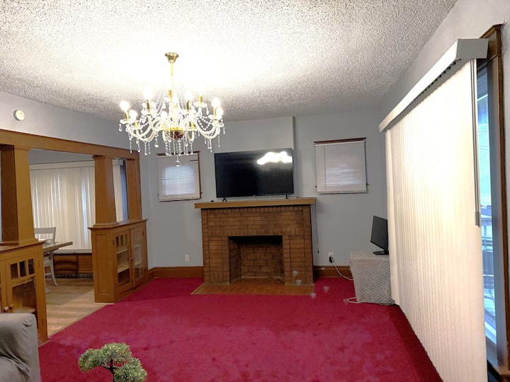 Specious Urban Retreat One, 2 Beds Sleeps 4 - Niagara Falls, NY