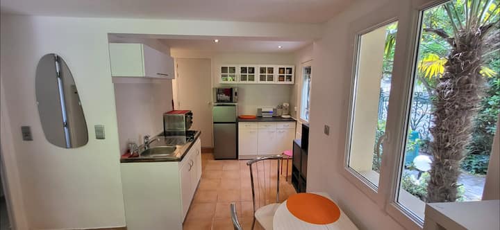 Appartement Au Sein D'une Villa En Centre-ville - Vallauris