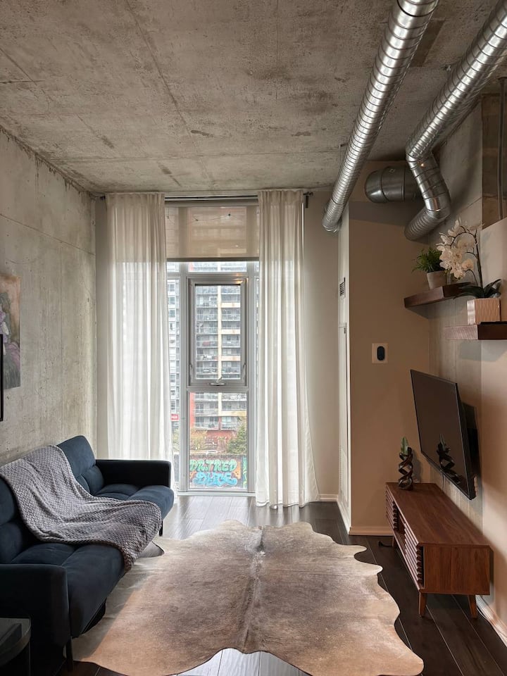 Bright Two Bedroom Apartment In West Queen West - Toronto