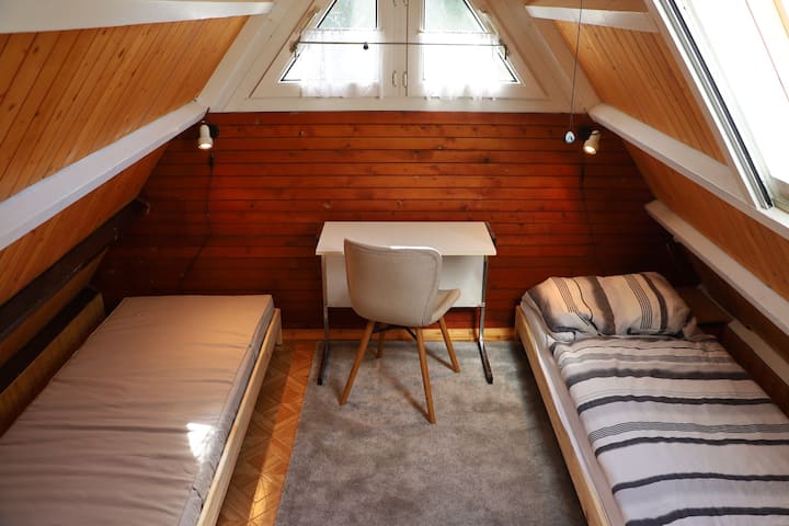 Schlafzimmer 2