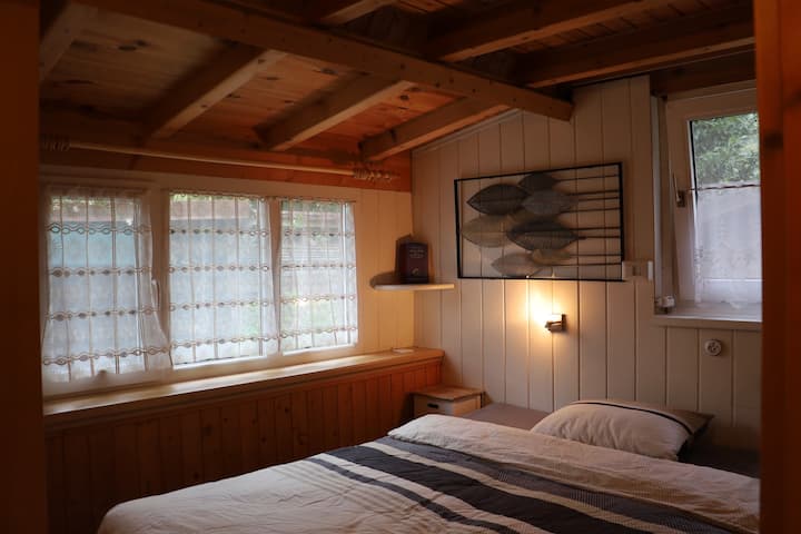 Schlafzimmer im Erdgeschoss, Doppelbett