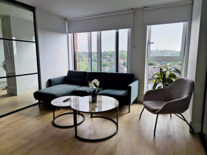 (C101) 2bed Apartment, Free Gym, Near Wimbledon - Surbiton