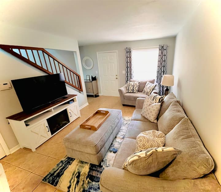 Cozy And Beautiful Townhouse Near Uf Campus - Lake Alice, FL