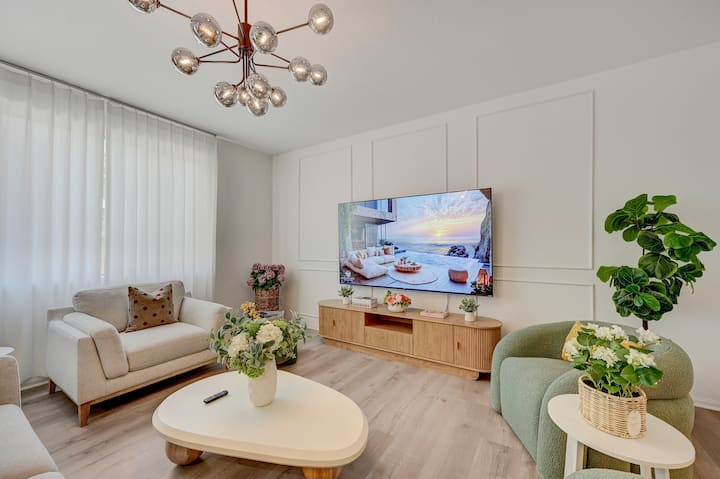Luxury Villa•near Strip&attractions • 7br 8 Beds - Las Vegas, NV