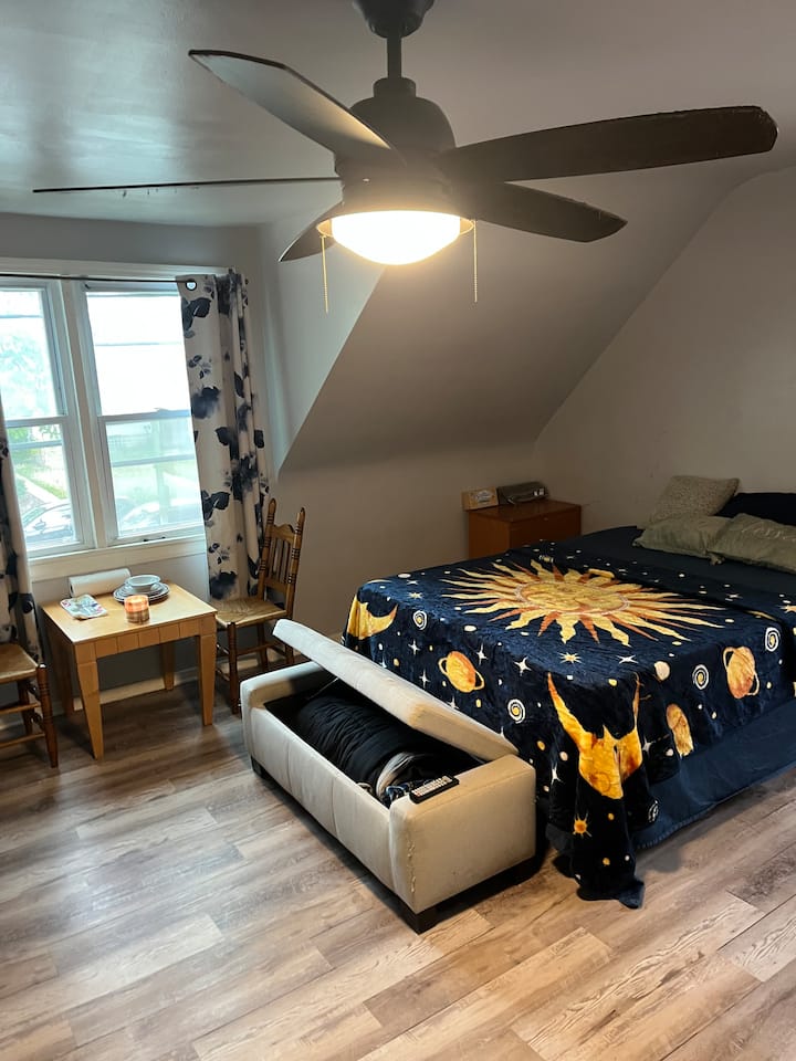Nina's Cozy Room - Chicago, IL