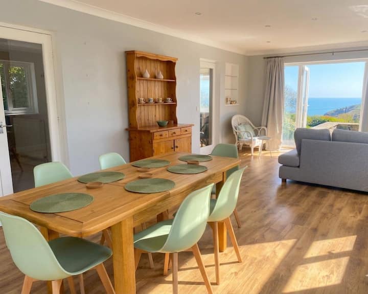 Bright & Spacious Coastal Bungalow With Sea Views - Pembrokeshire