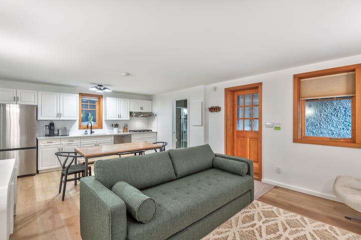 North Van Hideaway - Cozy 1 Br Private Suite! - North Vancouver