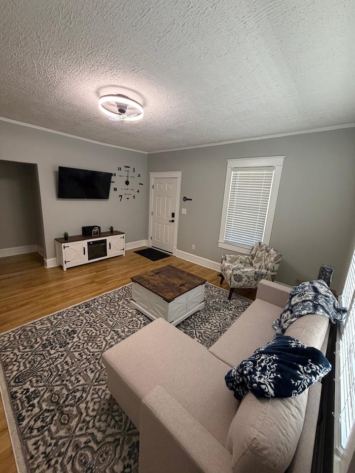Historical Apartments #1&3 - Sleeps 6-12 In Tupelo - Tupelo, MS