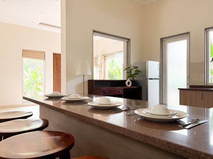Dining area image 1