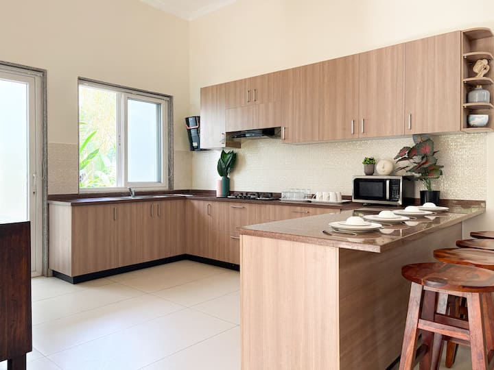Full kitchen image 1