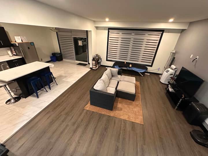 Honeys Crib Main Floor Guest Room - Fort Erie