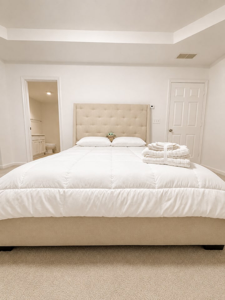 Peaceful Bedroom And Bath W/ Tranquil Forest View - Suwanee, GA