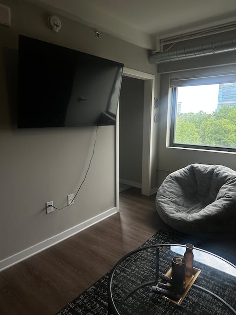 Top performing Airbnb: Loft in Buckhead in Brookwood Hills