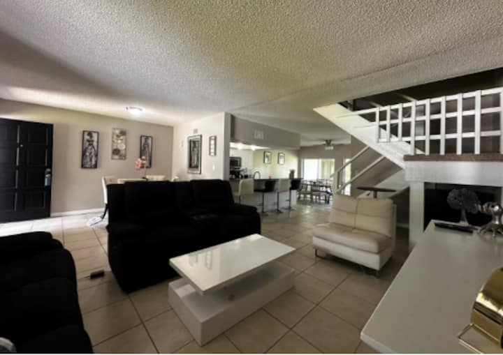 Charming 3bed 2.5bath With Peaceful Tree Views. - Wesley Chapel, FL