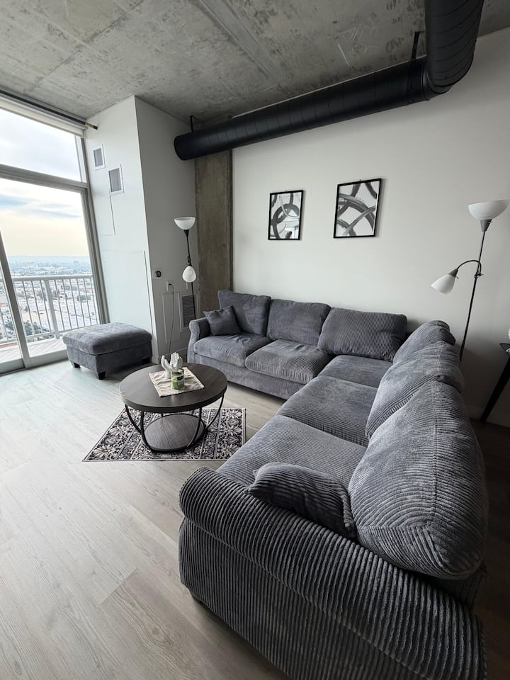 Luxury 2br Hollywood | Pool, Gym, Parking - Los Angeles, CA