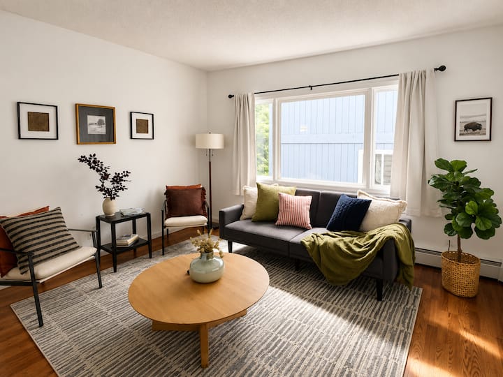 Bright & Cozy Apartment Near Airport - Anchorage, AK