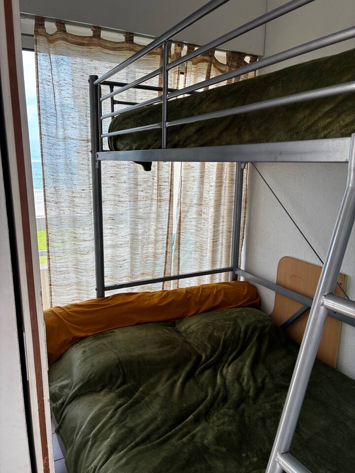 Hálószoba 120x190 és 90x190 cm-es ággyal