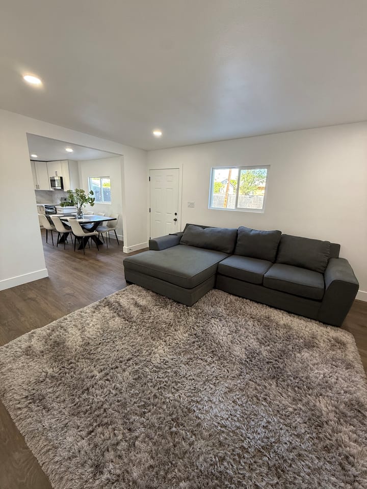 Cozy 3br Unit In A Duplex W/ Private Yard - Sacramento
