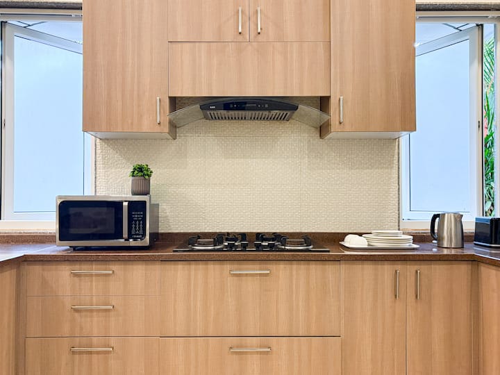 Full kitchen image 2