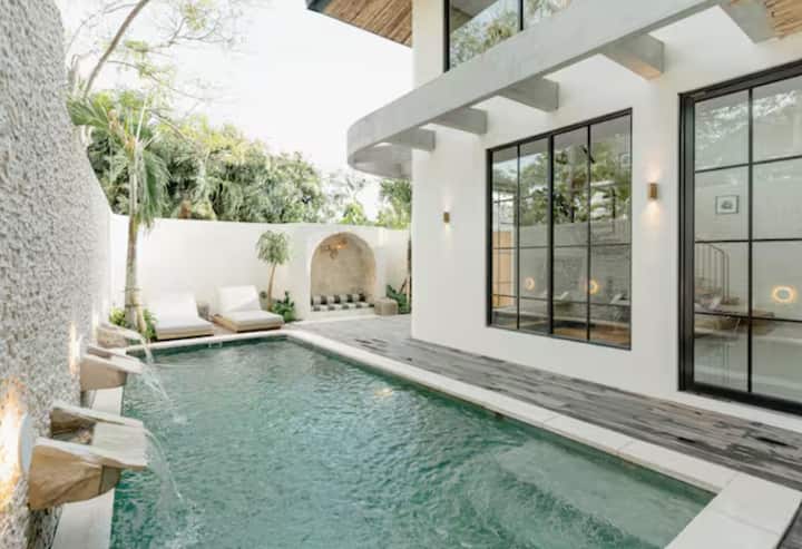 Exclusive Retreat 4br Villa In Seminyak With Pool - Seminyak
