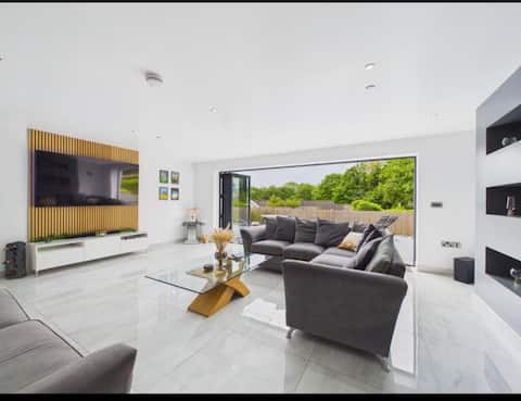Popular Airbnb listing: New-build luxury home in Saundersfoot village. in Saundersfoot North, Saundersfoot South