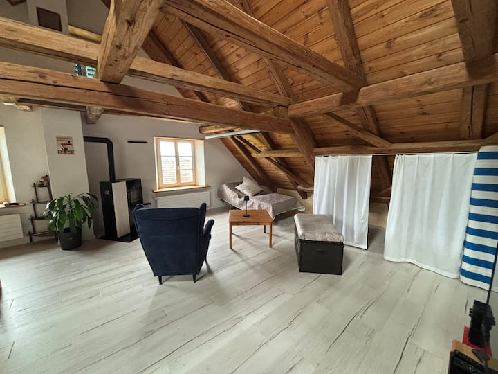 Bel Appartement Mansardé Dans Une Ancienne Ferme - スイス
